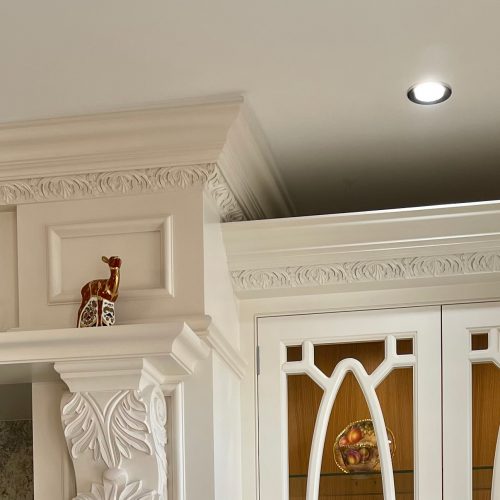 278/D Antique Carved Shell Cornice