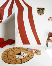 Kép betöltése a galériamegjelenítőbe: Gyerek szőnyeg - oroszlán
