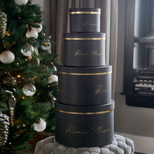 Kép betöltése a galériamegjelenítőbe: Riviera Maison RM Giftbox black Set of 4 pieces
