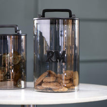 Kép betöltése a galériamegjelenítőbe: Riviera Maison Smoked Glass Storage Jar L
